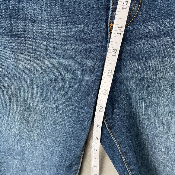 Style & Co Bermuda Jean Shorts Womens Size 2 Blue Stretch Denim Curvy Fit Frayed - Picture 5 of 8